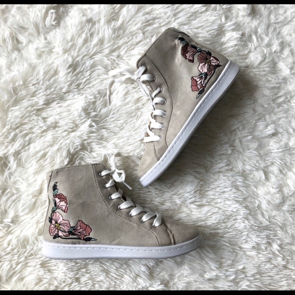 • XOXO embroidered suede hightop • 💐